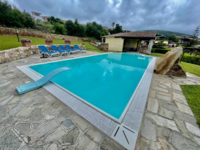 Bellissima villa Alessandra grande piscina privata giardino BQ posto auto Tanaunella